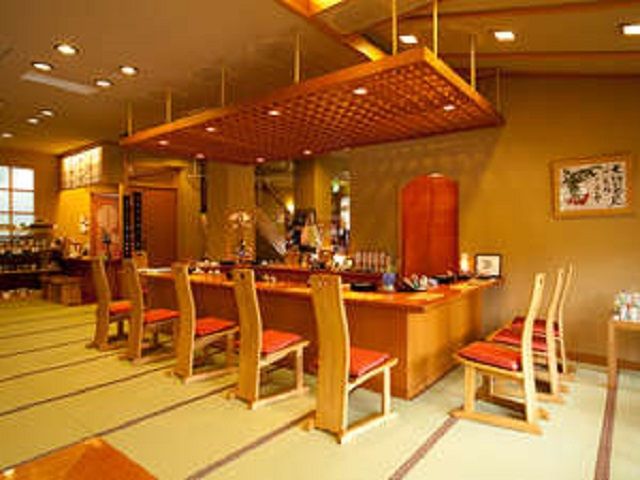 一息つける和風ラウンジ♪食事処での接客ですので、お客様との会話が弾みますよ～（＾＾）