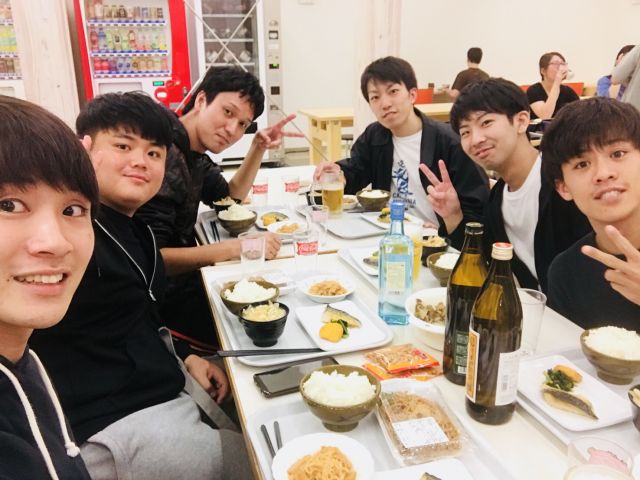 男女沢山のスタッフさんが頑張ってます！皆仲良し(^^)/