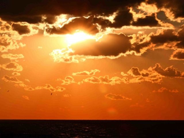 日本海に沈む夕日の眺めは自慢の温泉ホテルです！